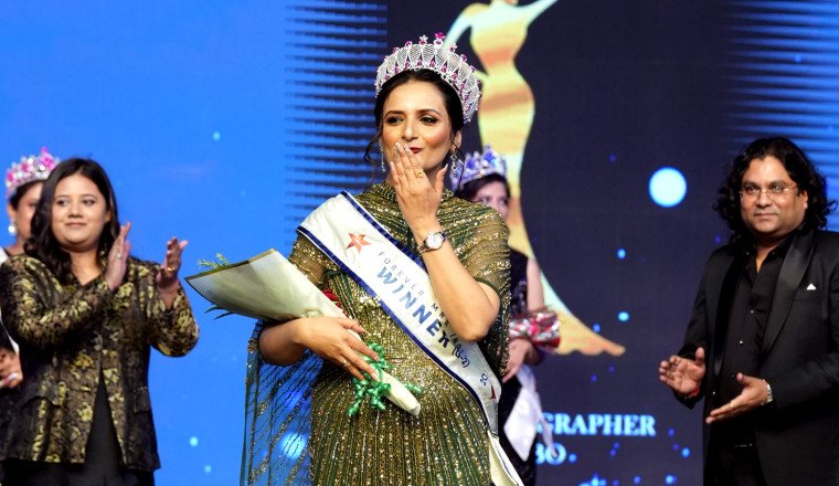 Dr Dimple Chauhan Wins Forever Mrs India 2024 G2 Title
