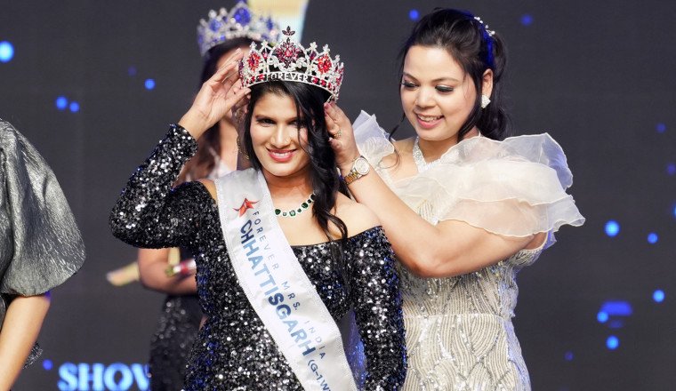 Pinky Kuldeep Crowned as Chhattisgarh Winner at Forever Mrs. India (G-1) 2024